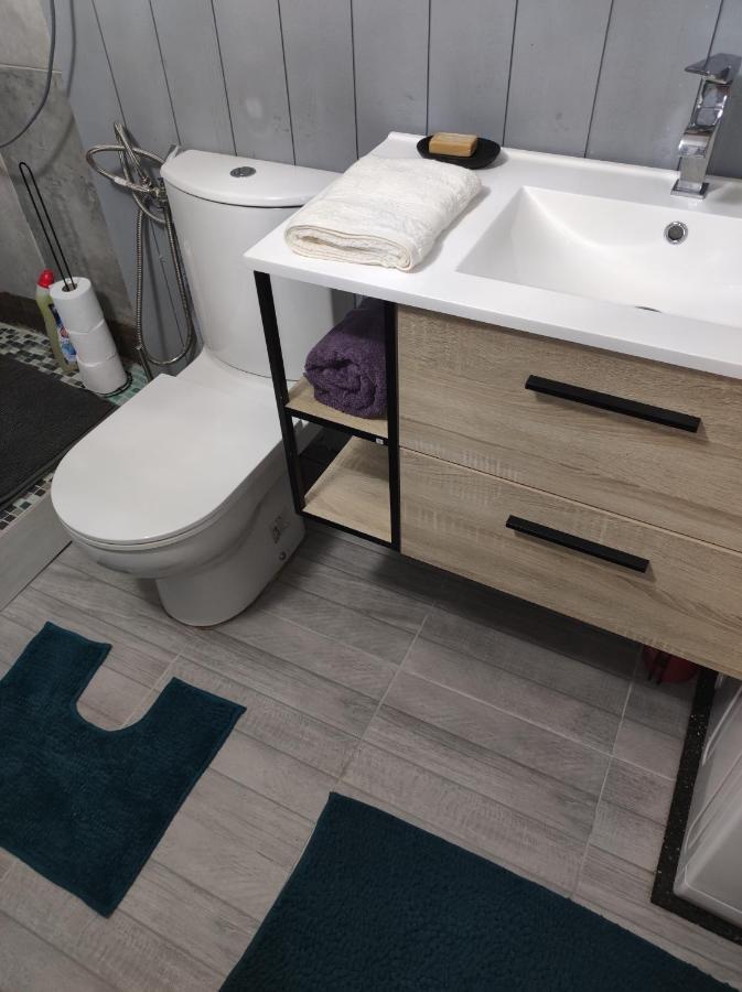 Appartamento Studio indépendant dans un maison Saint-Denis  Esterno foto