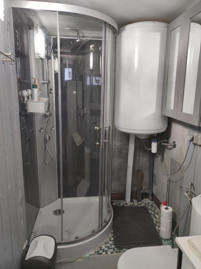 Appartamento Studio indépendant dans un maison Saint-Denis  Esterno foto